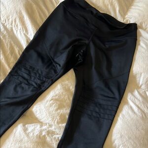 Black Leggings with Ribbed Detail by Z by Zella